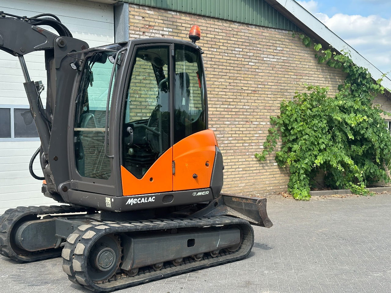 Mecalac 6MCR - מיני מחפר: תמונה 4 Mecalac 6MCR - מיני מחפר: תמונה 4