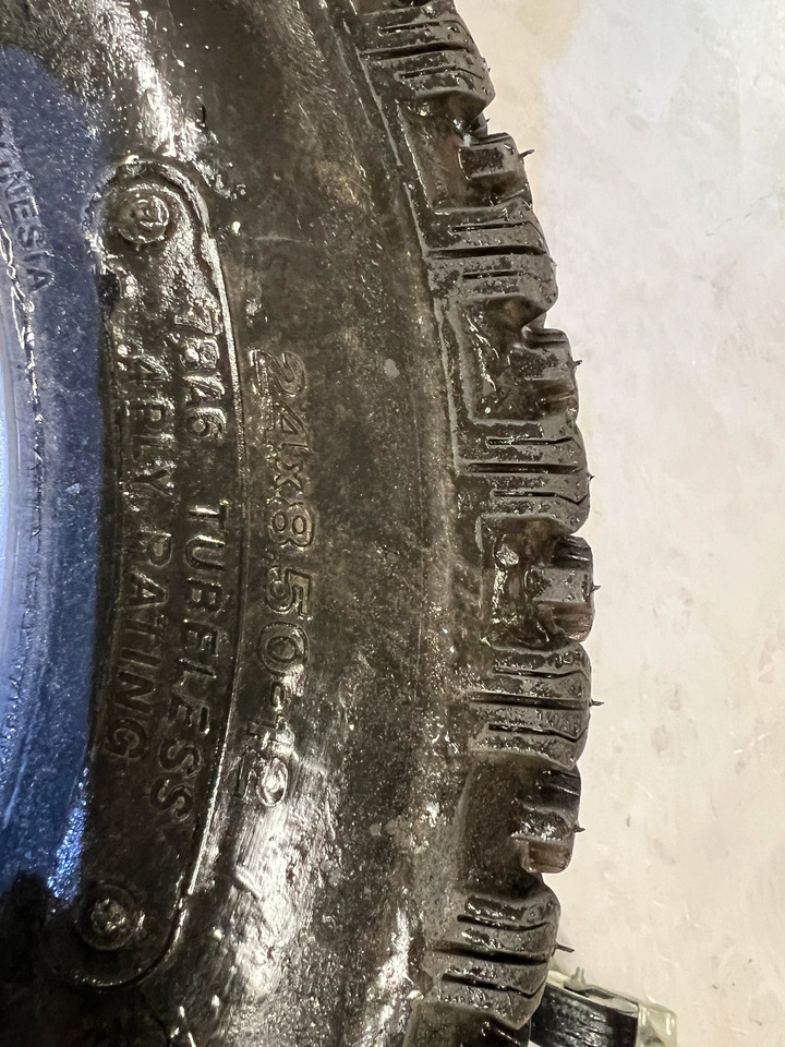 Dekk passer Massey Ferguson 1525 - חבילת גלגלים וצמיגים עבור מכונה חקלאית: תמונה 3 Dekk passer Massey Ferguson 1525 - חבילת גלגלים וצמיגים עבור מכונה חקלאית: תמונה 3