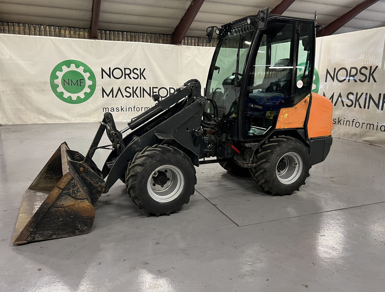 Giant V452T X-TRA HD - מעמיס גלגלים: תמונה 2 Giant V452T X-TRA HD - מעמיס גלגלים: תמונה 2