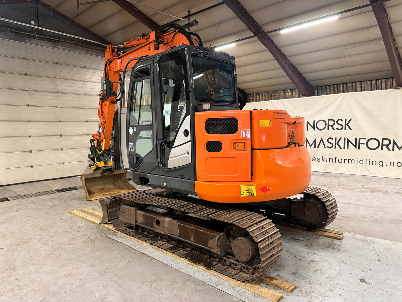 Hitachi ZX85US-5A - מיני מחפר: תמונה 3 Hitachi ZX85US-5A - מיני מחפר: תמונה 3