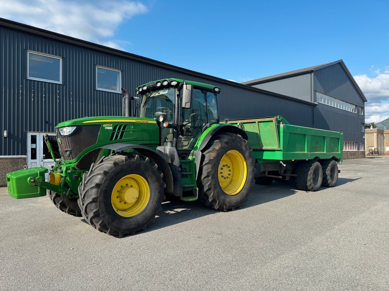 John Deere 6215R - טרקטור חקלאי: תמונה 1 John Deere 6215R - טרקטור חקלאי: תמונה 1
