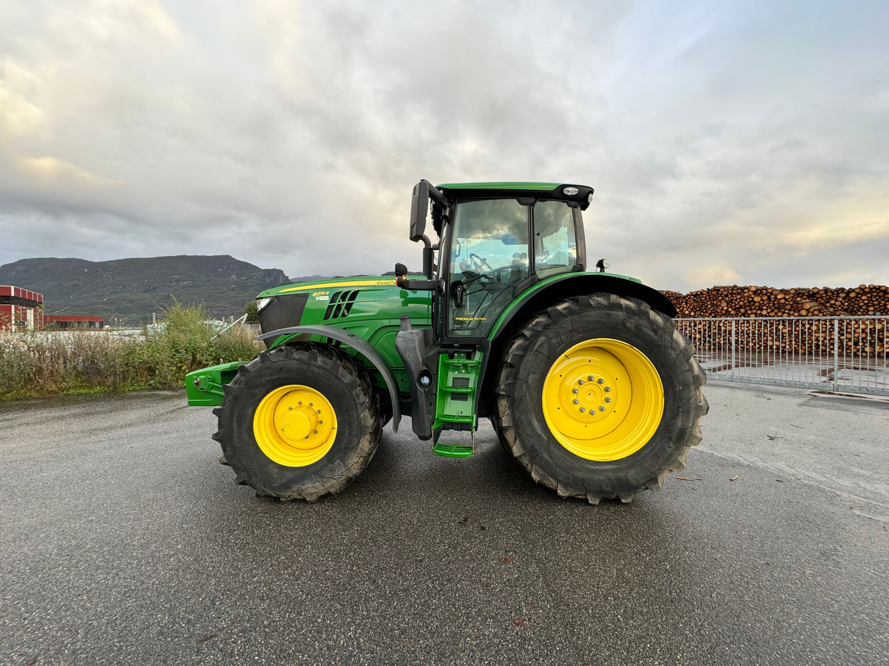 John Deere 6215R - טרקטור חקלאי: תמונה 3 John Deere 6215R - טרקטור חקלאי: תמונה 3
