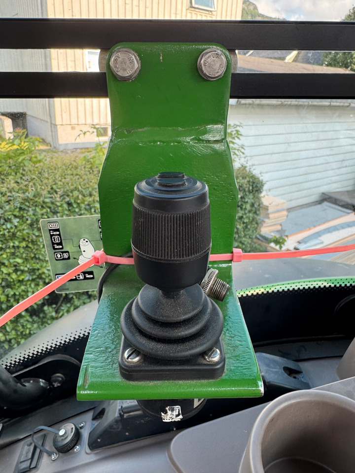 טרקטור חקלאי John Deere 6215R: תמונה 17