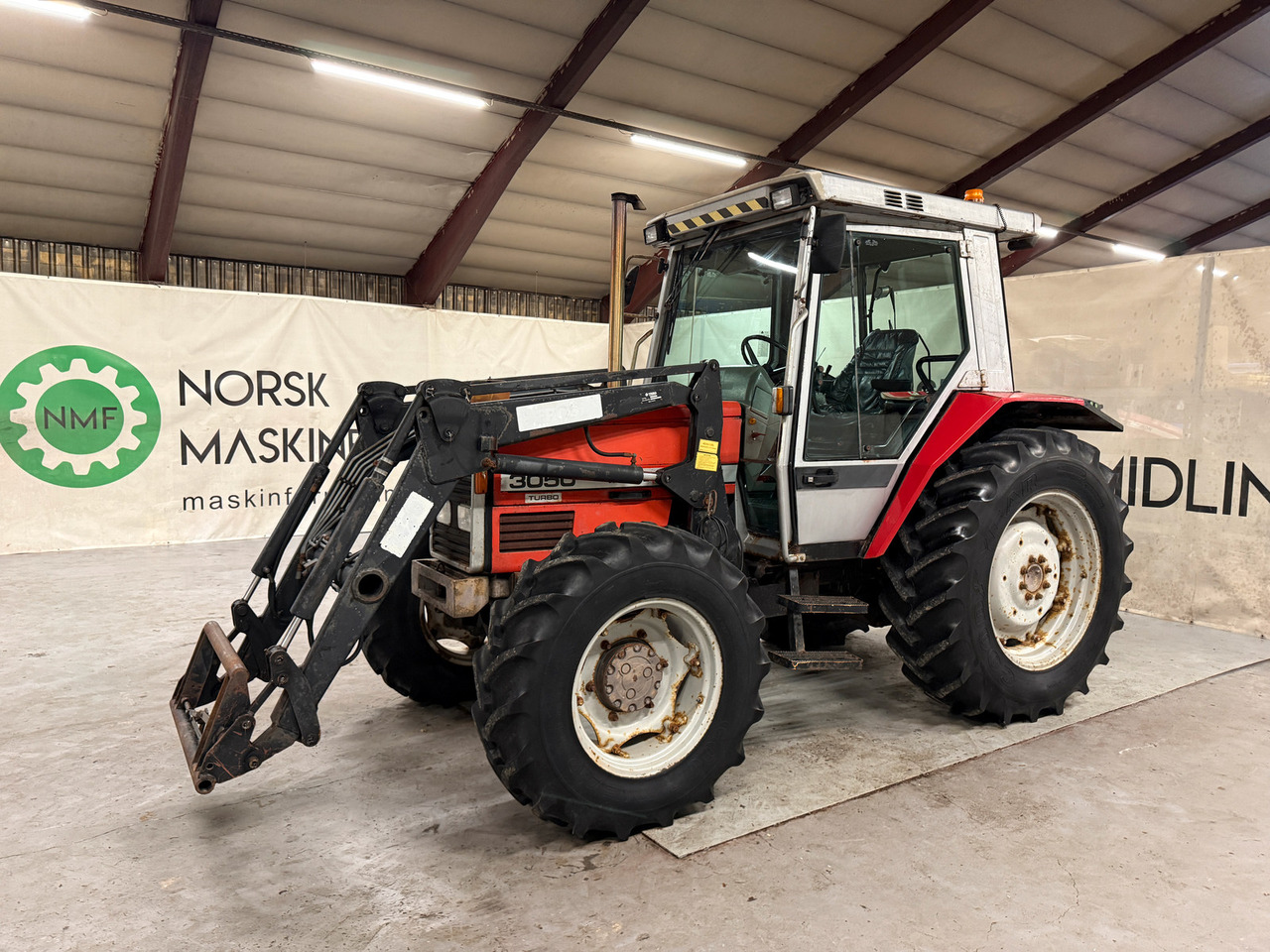 Massey Ferguson 3050 - טרקטור חקלאי: תמונה 1 Massey Ferguson 3050 - טרקטור חקלאי: תמונה 1