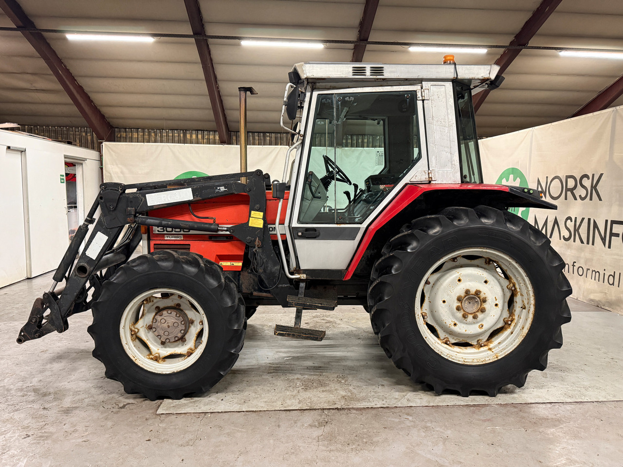 Massey Ferguson 3050 - טרקטור חקלאי: תמונה 2 Massey Ferguson 3050 - טרקטור חקלאי: תמונה 2