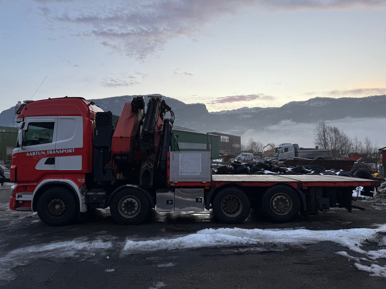 Scania R560 - משאית מנוף, משאית צד נופל/ שטוחה: תמונה 3 Scania R560 - משאית מנוף, משאית צד נופל/ שטוחה: תמונה 3