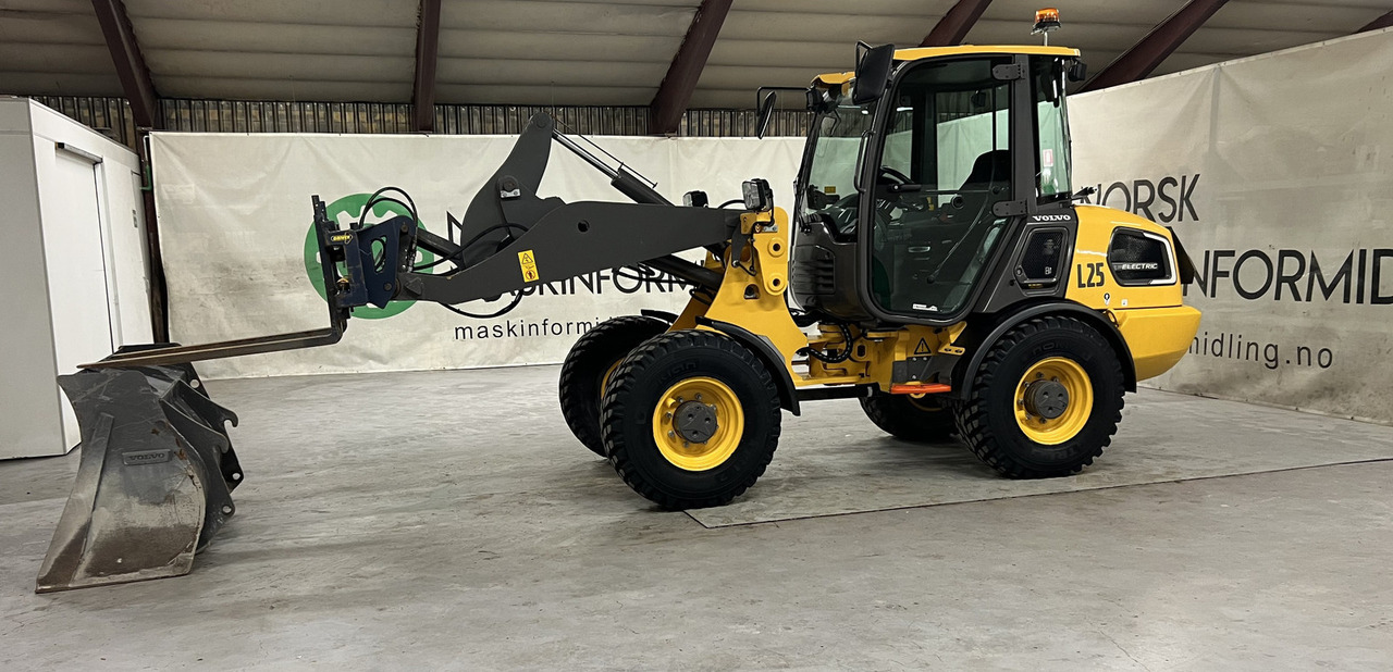 Volvo JL25H - מעמיס גלגלים: תמונה 1 Volvo JL25H - מעמיס גלגלים: תמונה 1