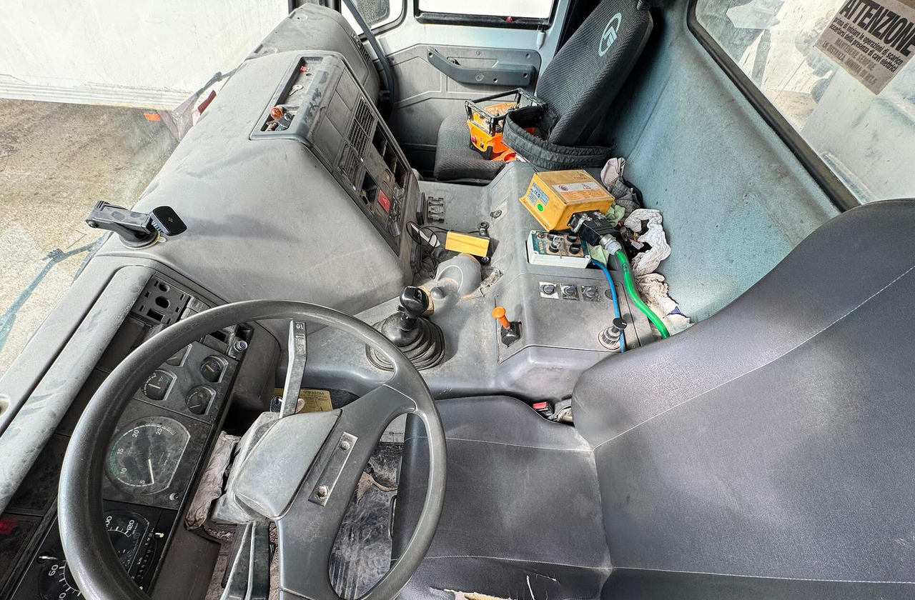 Betonpompa 28MT CIFA ASTRA HD84.38 - משאית משאבת מערבל: תמונה 4 Betonpompa 28MT CIFA ASTRA HD84.38 - משאית משאבת מערבל: תמונה 4