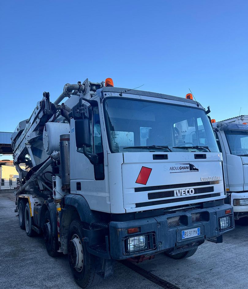 Betonpompa CIFA Iveco Trakker 410E44 - משאית משאבת מערבל: תמונה 3 Betonpompa CIFA Iveco Trakker 410E44 - משאית משאבת מערבל: תמונה 3