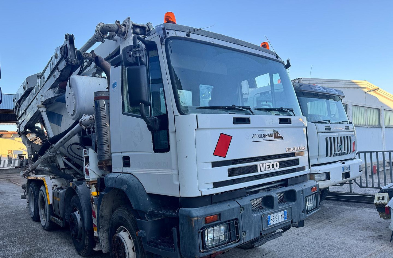 Betonpompa CIFA Iveco Trakker 410E44 - משאית משאבת מערבל: תמונה 1 Betonpompa CIFA Iveco Trakker 410E44 - משאית משאבת מערבל: תמונה 1