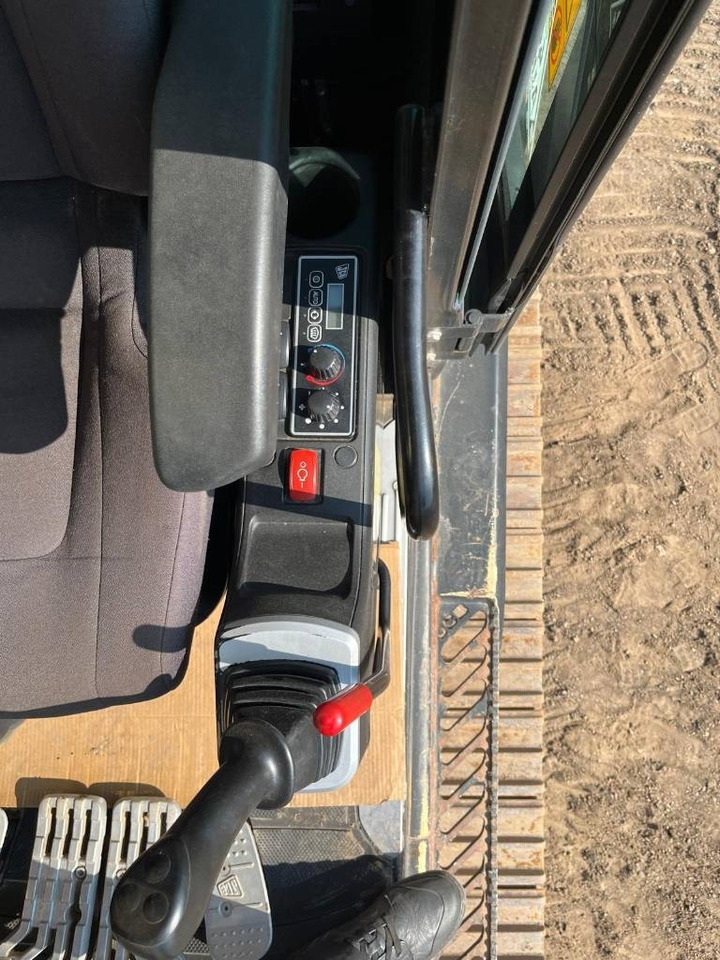 הַחכָּרָה JCB JS145HD 4F  JCB JS145HD 4F: תמונה 17