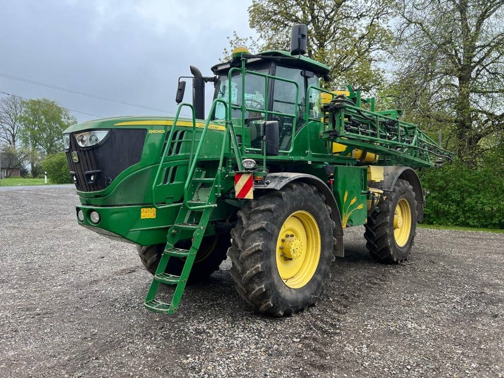 John Deere R4040i - מרסס בהנעה עצמית: תמונה 1 John Deere R4040i - מרסס בהנעה עצמית: תמונה 1