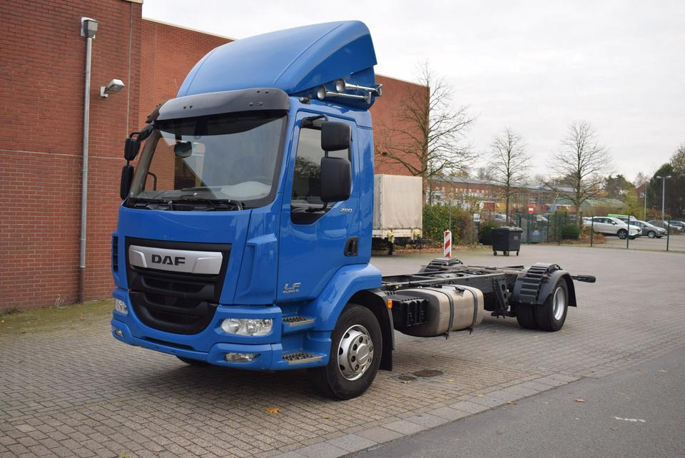 DAF LF 280 Fahrgestell Klima Navi 8-Gang ACC AHK - משאית עם שלדת תא: תמונה 1 DAF LF 280 Fahrgestell Klima Navi 8-Gang ACC AHK - משאית עם שלדת תא: תמונה 1