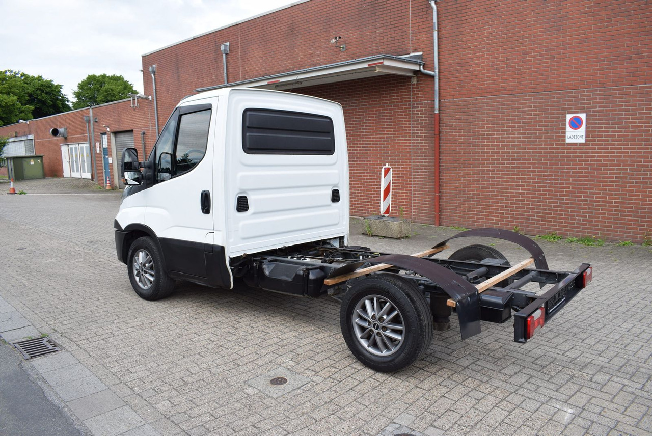 Iveco Daily 35 S21 3,0 Automatik Luftfederung Tempomat - משאית עם שלדת תא: תמונה 4 Iveco Daily 35 S21 3,0 Automatik Luftfederung Tempomat - משאית עם שלדת תא: תמונה 4