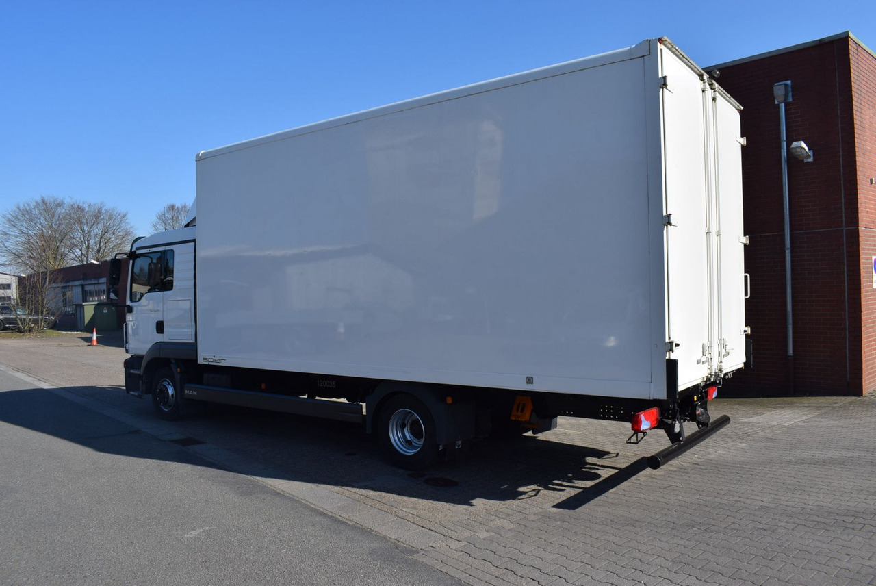 MAN TGL 8.220 Möbelkoffer 3-Sitzer Bett AHK Klima - כלי רכב מסחרי עם תיבה: תמונה 5 MAN TGL 8.220 Möbelkoffer 3-Sitzer Bett AHK Klima - כלי רכב מסחרי עם תיבה: תמונה 5