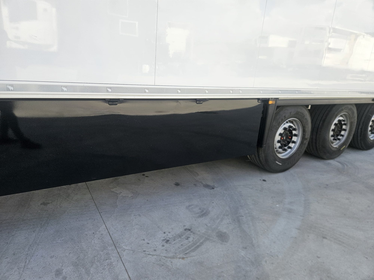 SCHMITZ CARGOBULL SKO 24/L - FP 60 ThermoKing SLXi300 - סמיטריילר עם קירור: תמונה 3 SCHMITZ CARGOBULL SKO 24/L - FP 60 ThermoKing SLXi300 - סמיטריילר עם קירור: תמונה 3