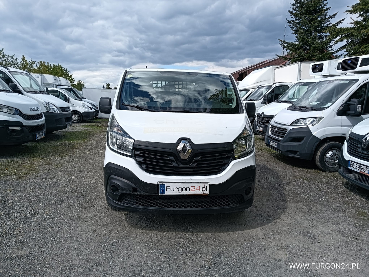 RENAULT TRAFIC SKRZYNIA PAKA Z NAJAZDAMI I PÓŁKAMI NR 689 - כלי רכב מסחרי במיטה שטוחה: תמונה 2 RENAULT TRAFIC SKRZYNIA PAKA Z NAJAZDAMI I PÓŁKAMI NR 689 - כלי רכב מסחרי במיטה שטוחה: תמונה 2