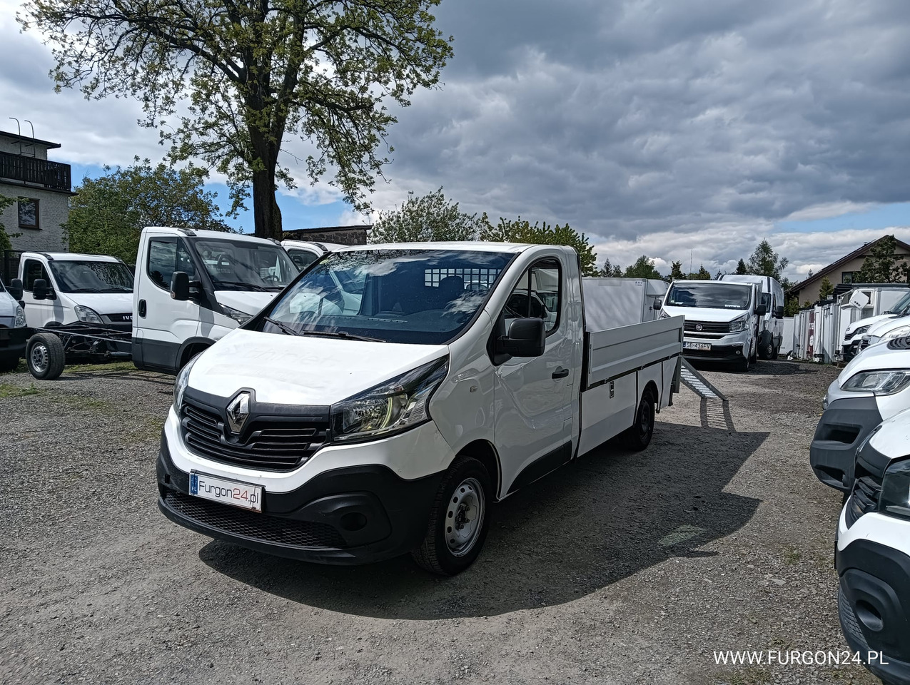 RENAULT TRAFIC SKRZYNIA PAKA Z NAJAZDAMI I PÓŁKAMI NR 689 - כלי רכב מסחרי במיטה שטוחה: תמונה 1 RENAULT TRAFIC SKRZYNIA PAKA Z NAJAZDAMI I PÓŁKAMI NR 689 - כלי רכב מסחרי במיטה שטוחה: תמונה 1