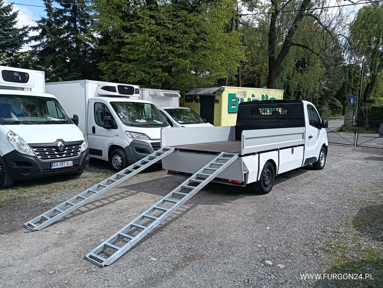 RENAULT TRAFIC SKRZYNIA PAKA Z NAJAZDAMI I PÓŁKAMI NR 689 - כלי רכב מסחרי במיטה שטוחה: תמונה 4 RENAULT TRAFIC SKRZYNIA PAKA Z NAJAZDAMI I PÓŁKAMI NR 689 - כלי רכב מסחרי במיטה שטוחה: תמונה 4