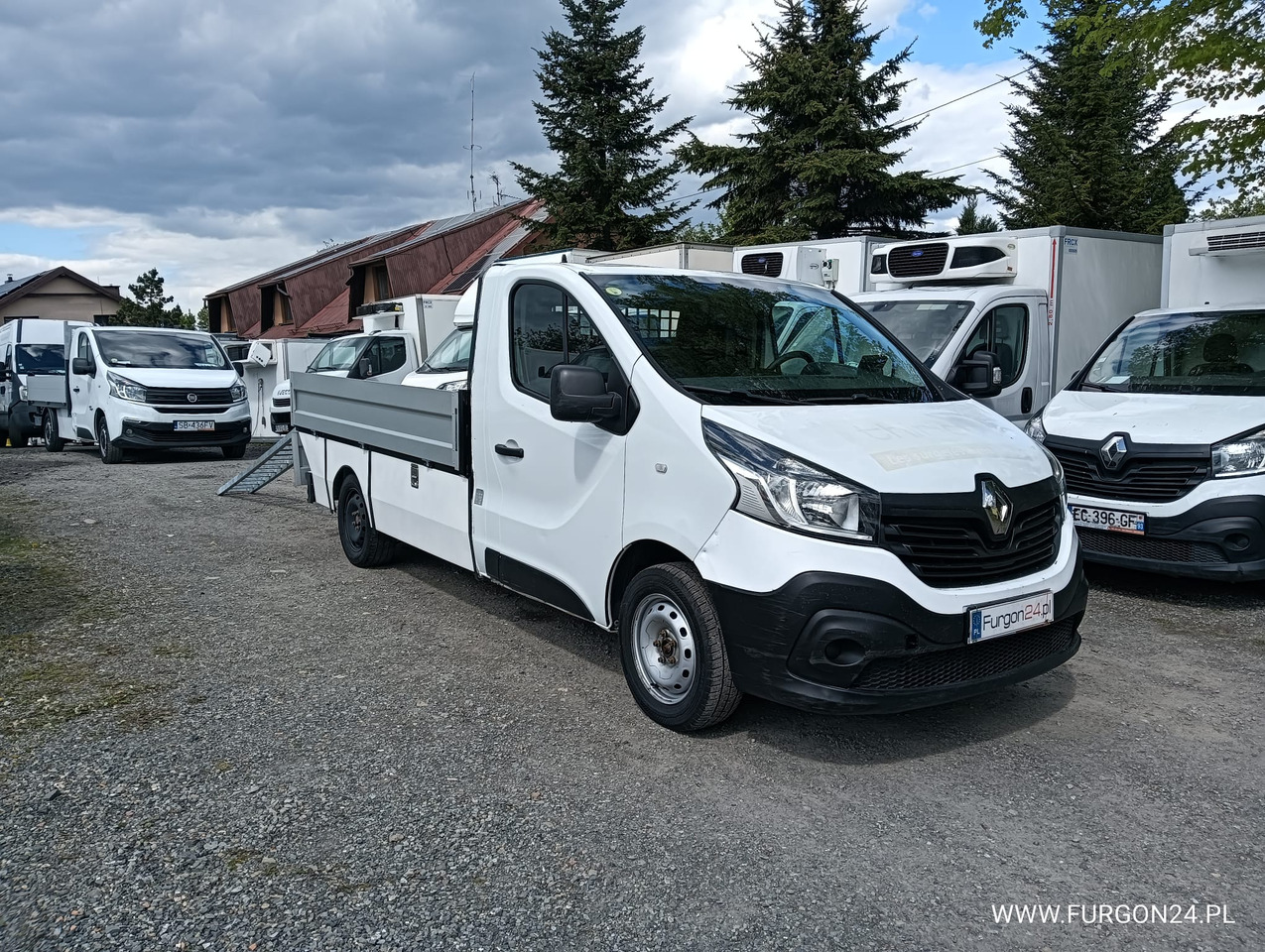 RENAULT TRAFIC SKRZYNIA PAKA Z NAJAZDAMI I PÓŁKAMI NR 689 - כלי רכב מסחרי במיטה שטוחה: תמונה 3 RENAULT TRAFIC SKRZYNIA PAKA Z NAJAZDAMI I PÓŁKAMI NR 689 - כלי רכב מסחרי במיטה שטוחה: תמונה 3