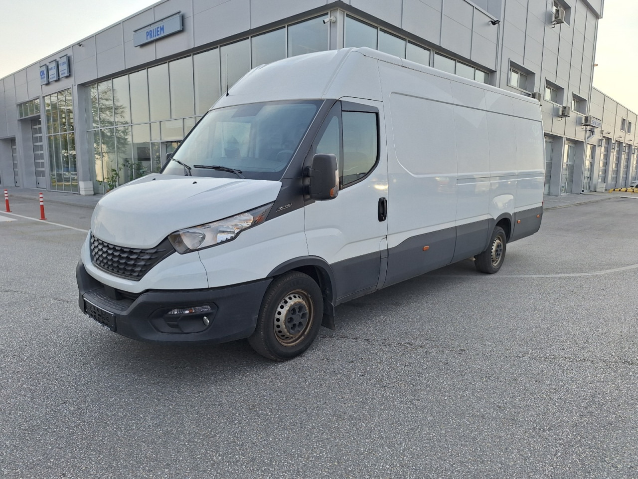 IVECO Daily 35S14 16m3 - כלי רכב מסחרי עם לוח: תמונה 1 IVECO Daily 35S14 16m3 - כלי רכב מסחרי עם לוח: תמונה 1