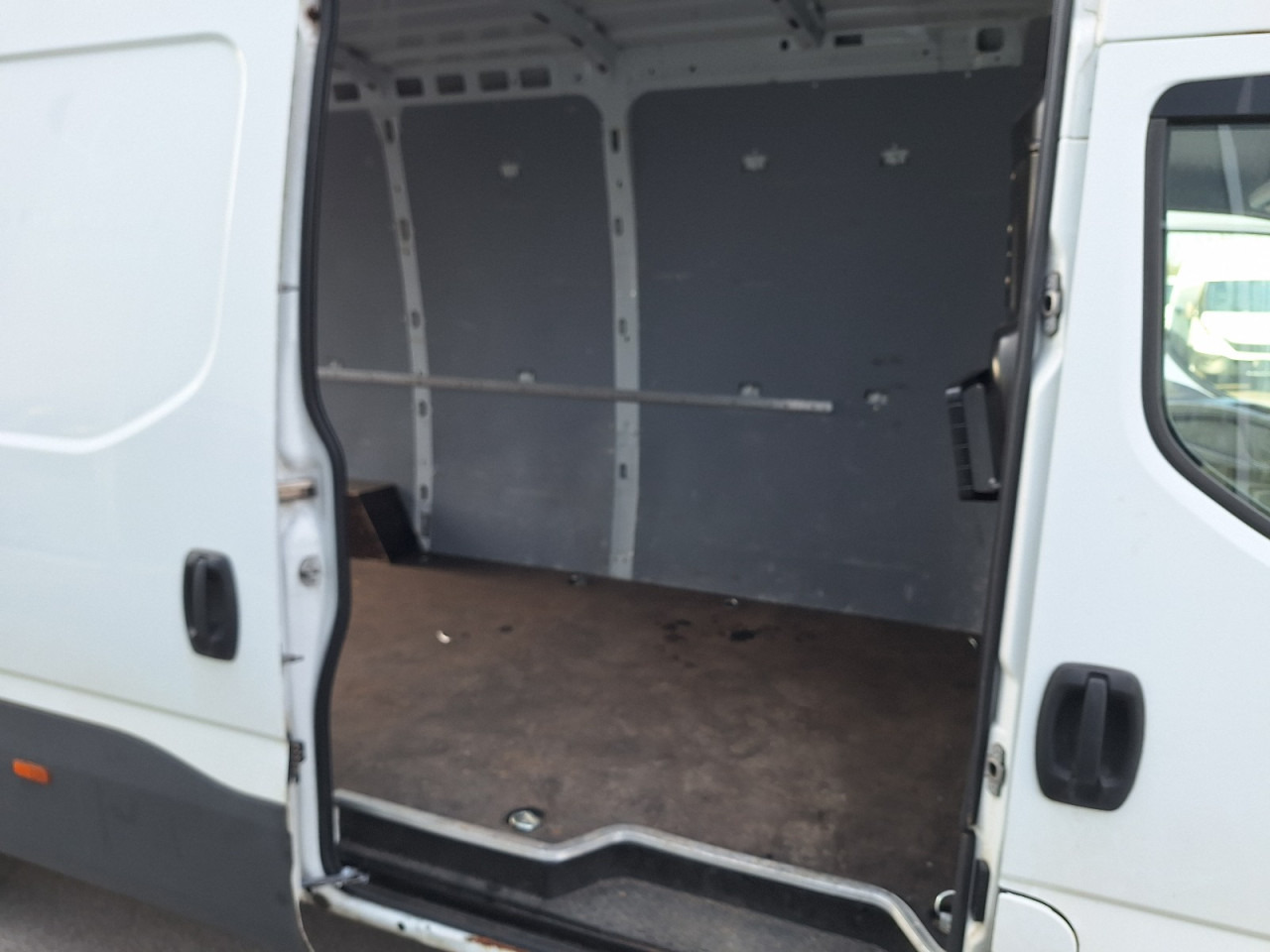 IVECO Daily 35S14 16m3 - כלי רכב מסחרי עם לוח: תמונה 3 IVECO Daily 35S14 16m3 - כלי רכב מסחרי עם לוח: תמונה 3