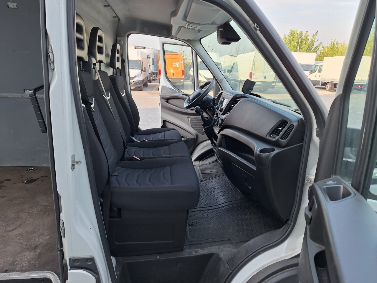 IVECO Daily 35S14 16m3 - כלי רכב מסחרי עם לוח: תמונה 5 IVECO Daily 35S14 16m3 - כלי רכב מסחרי עם לוח: תמונה 5