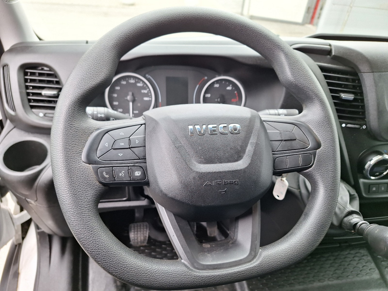 IVECO Daily ne postoji - כלי רכב מסחרי עם לוח: תמונה 5 IVECO Daily ne postoji - כלי רכב מסחרי עם לוח: תמונה 5