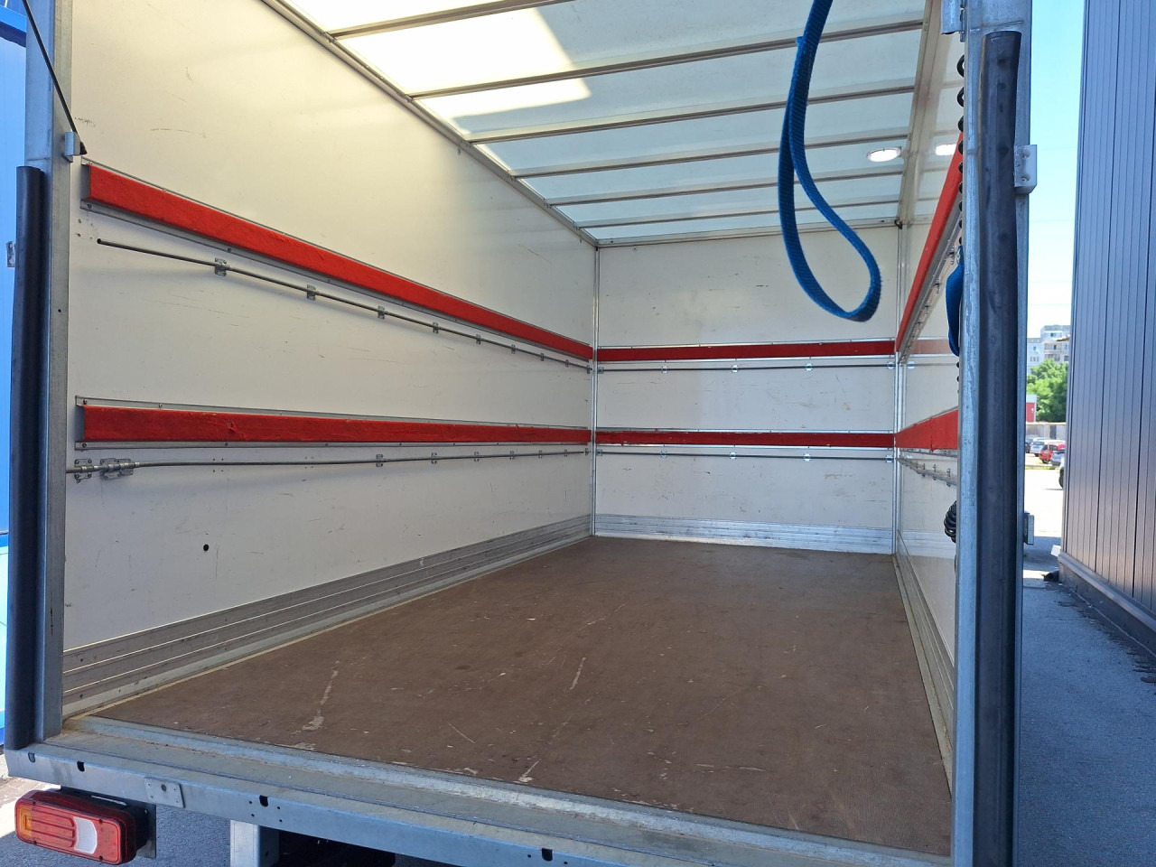IVECO Daily 35 C 16 - כלי רכב מסחרי עם תיבה: תמונה 4 IVECO Daily 35 C 16 - כלי רכב מסחרי עם תיבה: תמונה 4