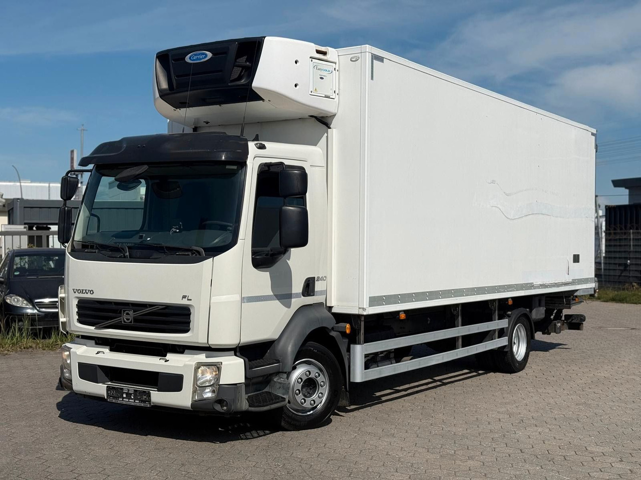 Volvo FL 240 Carrier Easy Cold+Hebebühne - משאית קירור: תמונה 1 Volvo FL 240 Carrier Easy Cold+Hebebühne - משאית קירור: תמונה 1