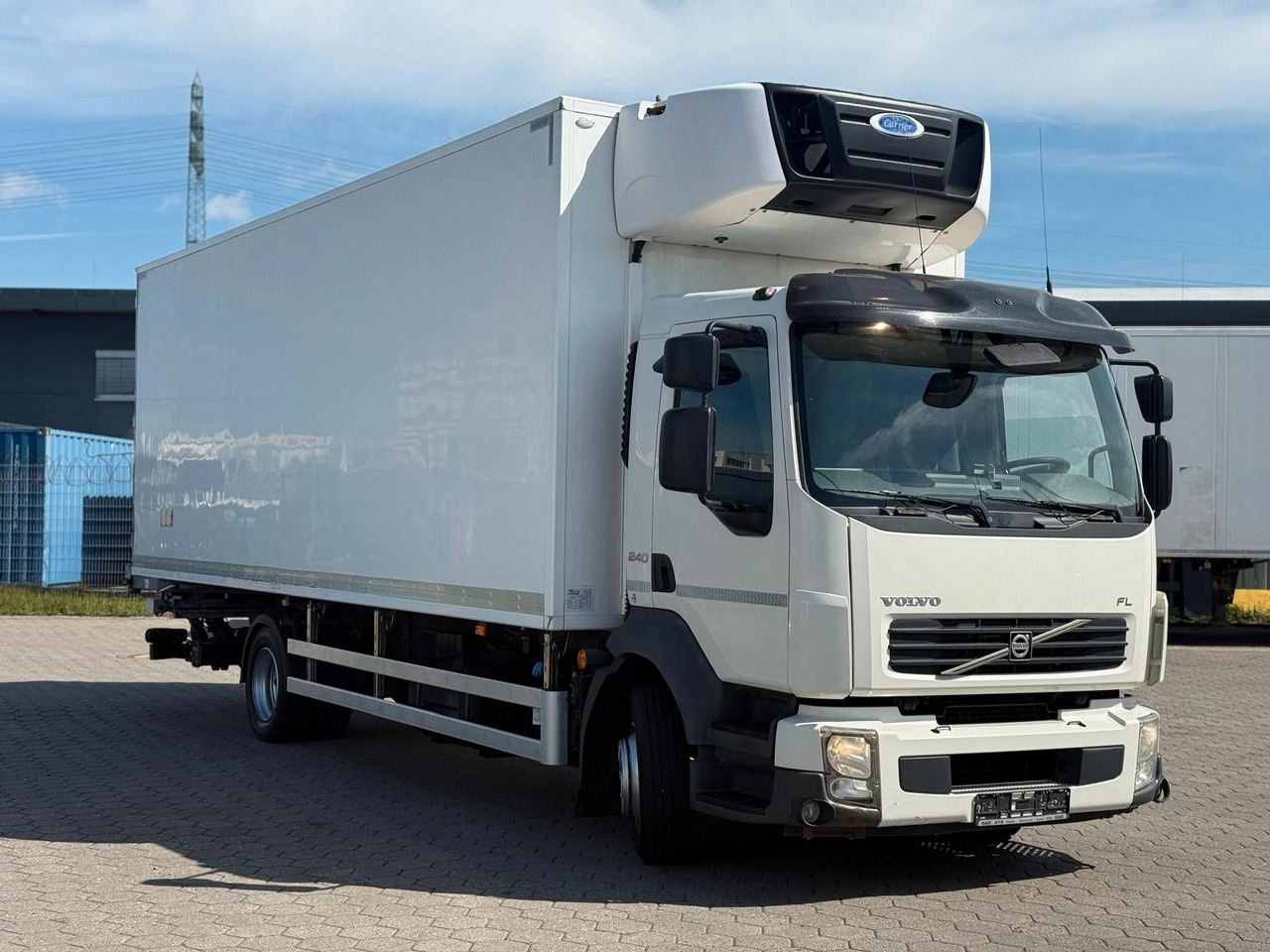 Volvo FL 240 Carrier Easy Cold+Hebebühne - משאית קירור: תמונה 2 Volvo FL 240 Carrier Easy Cold+Hebebühne - משאית קירור: תמונה 2
