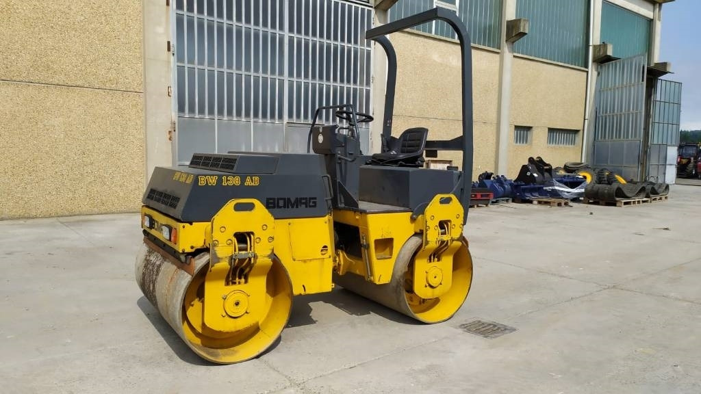 Bomag BW 138 AD - רולר כביש: תמונה 1 Bomag BW 138 AD - רולר כביש: תמונה 1