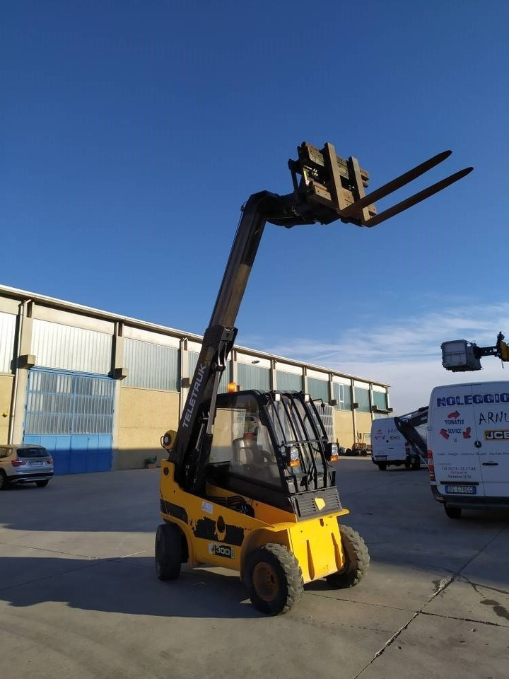 JCB TLT 30 - מפעיל טלסקופי: תמונה 1 JCB TLT 30 - מפעיל טלסקופי: תמונה 1