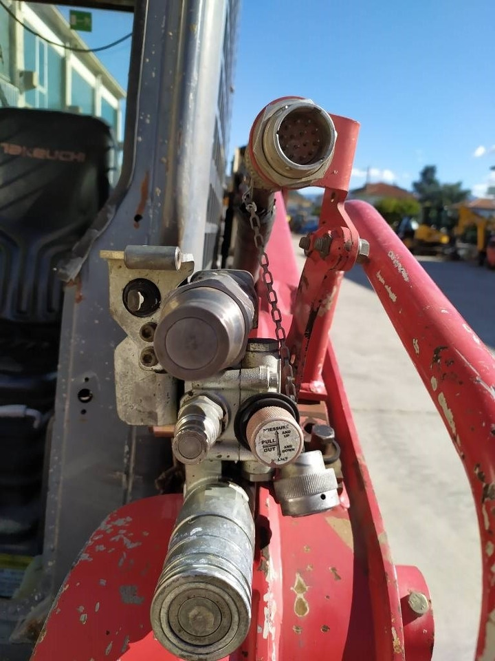 מעמיס זוחל Takeuchi TL 8: תמונה 7