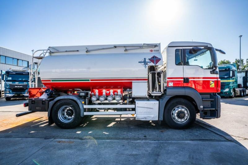 MAN TGS 18.400 4x4H +CM 11.500L /4 COMP - משאית מכל: תמונה 3 MAN TGS 18.400 4x4H +CM 11.500L /4 COMP - משאית מכל: תמונה 3