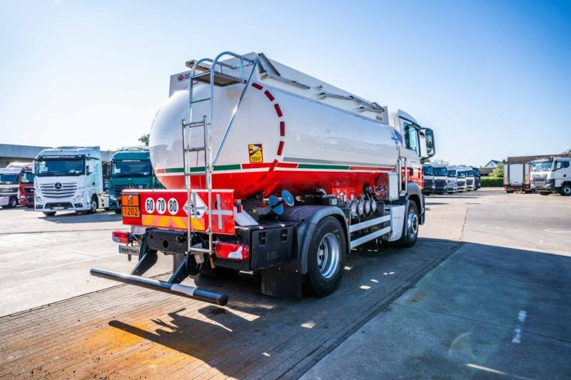 MAN TGS 18.400 4x4H +CM 11.500L /4 COMP - משאית מכל: תמונה 4 MAN TGS 18.400 4x4H +CM 11.500L /4 COMP - משאית מכל: תמונה 4