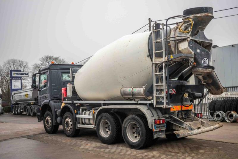 Mercedes AROCS 3236 BB+LIEBHERR 9M3 - משאית מערבלת בטון: תמונה 4 Mercedes AROCS 3236 BB+LIEBHERR 9M3 - משאית מערבלת בטון: תמונה 4