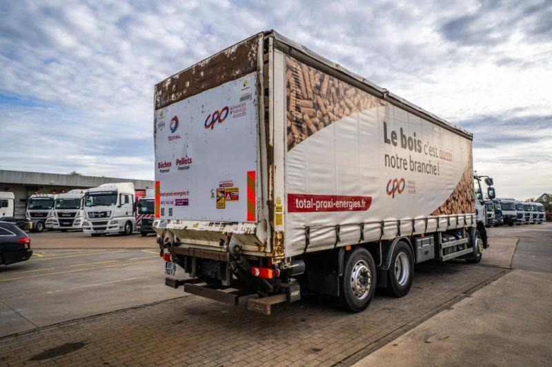 Renault PREMIUM 310 6X2 + Palfinger 2.5T - משאית וילונות צד: תמונה 4 Renault PREMIUM 310 6X2 + Palfinger 2.5T - משאית וילונות צד: תמונה 4