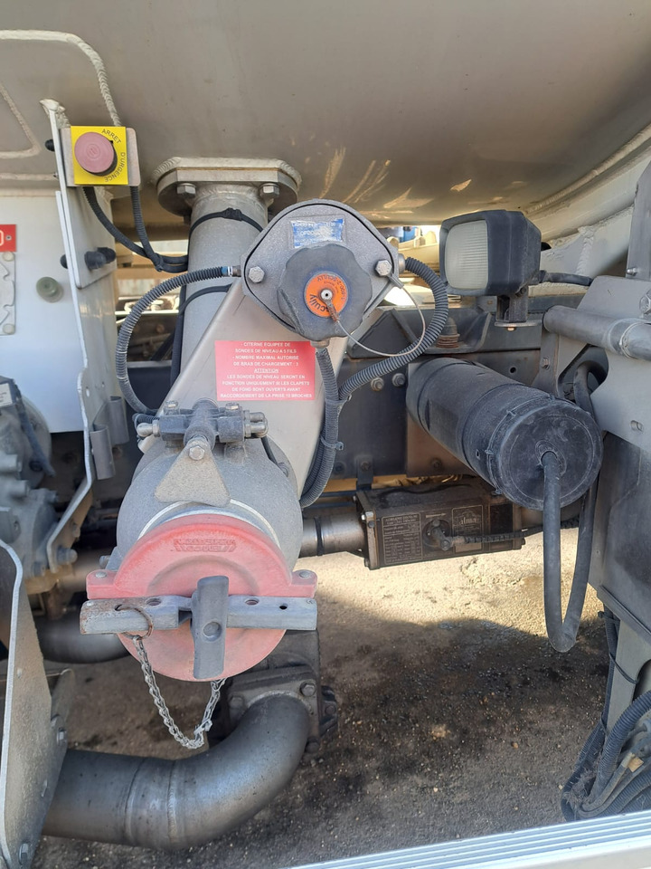 RENAULT MIDLUM 270 - משאית מכל: תמונה 5 RENAULT MIDLUM 270 - משאית מכל: תמונה 5