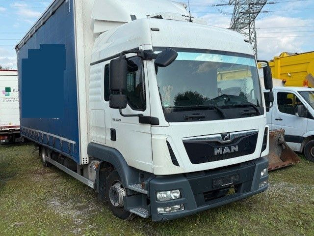 MAN 8.220 Jumbo Plane - משאית וילונות צד: תמונה 1 MAN 8.220 Jumbo Plane - משאית וילונות צד: תמונה 1