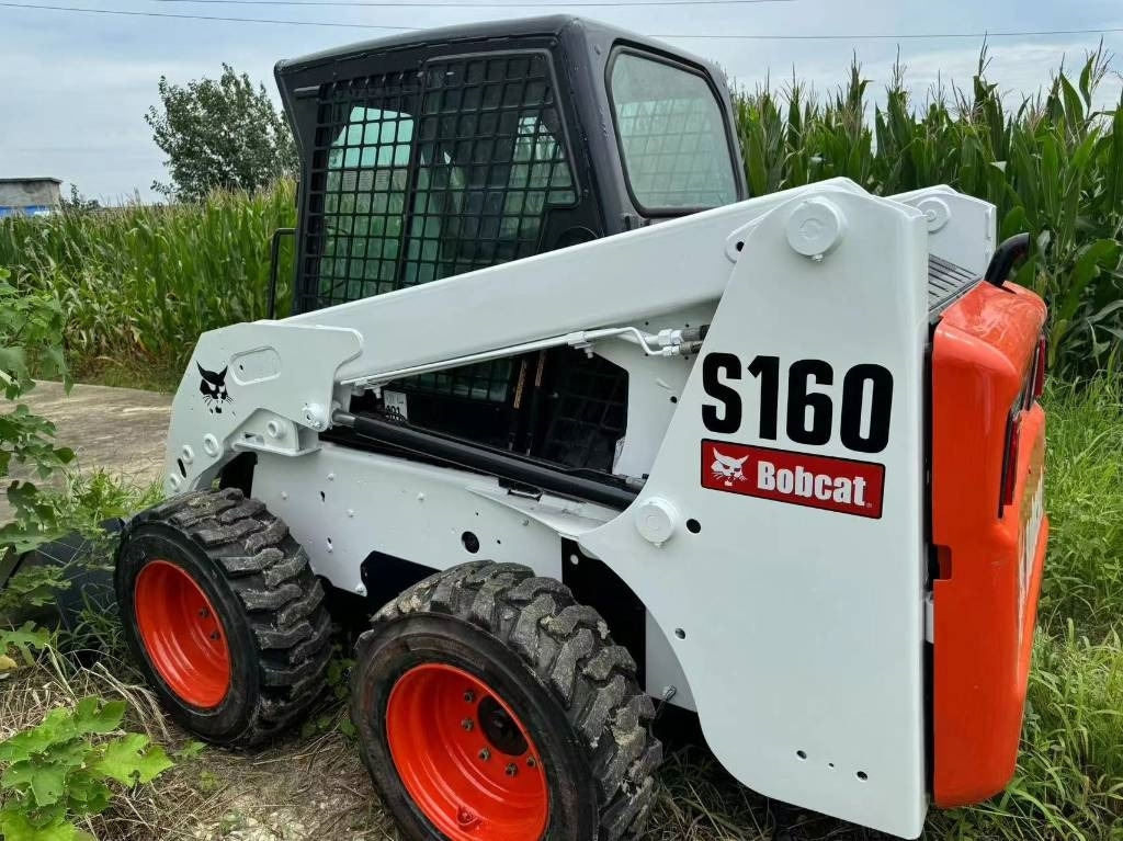 Bobcat S 160 - מעמיס היגוי החלקה: תמונה 1 Bobcat S 160 - מעמיס היגוי החלקה: תמונה 1