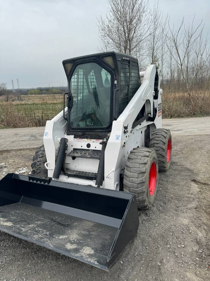 Bobcat S 300 - מעמיס היגוי החלקה: תמונה 2 Bobcat S 300 - מעמיס היגוי החלקה: תמונה 2