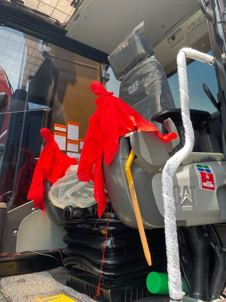 מחפר סורק CAT 323D2: תמונה 11