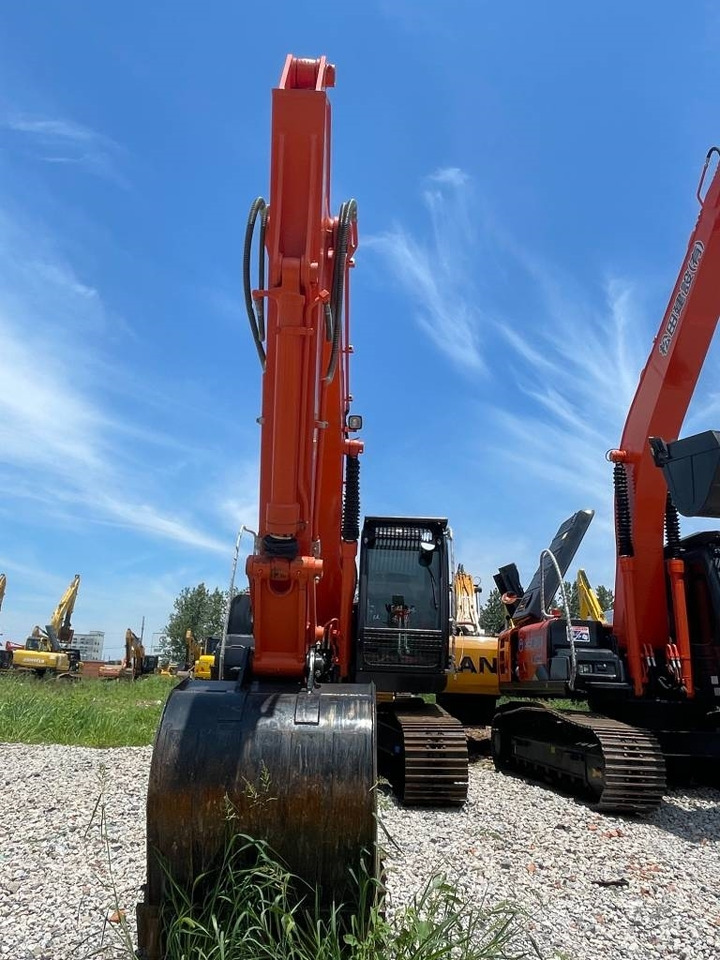 Hitachi ZX 200 - מחפר סורק: תמונה 2 Hitachi ZX 200 - מחפר סורק: תמונה 2