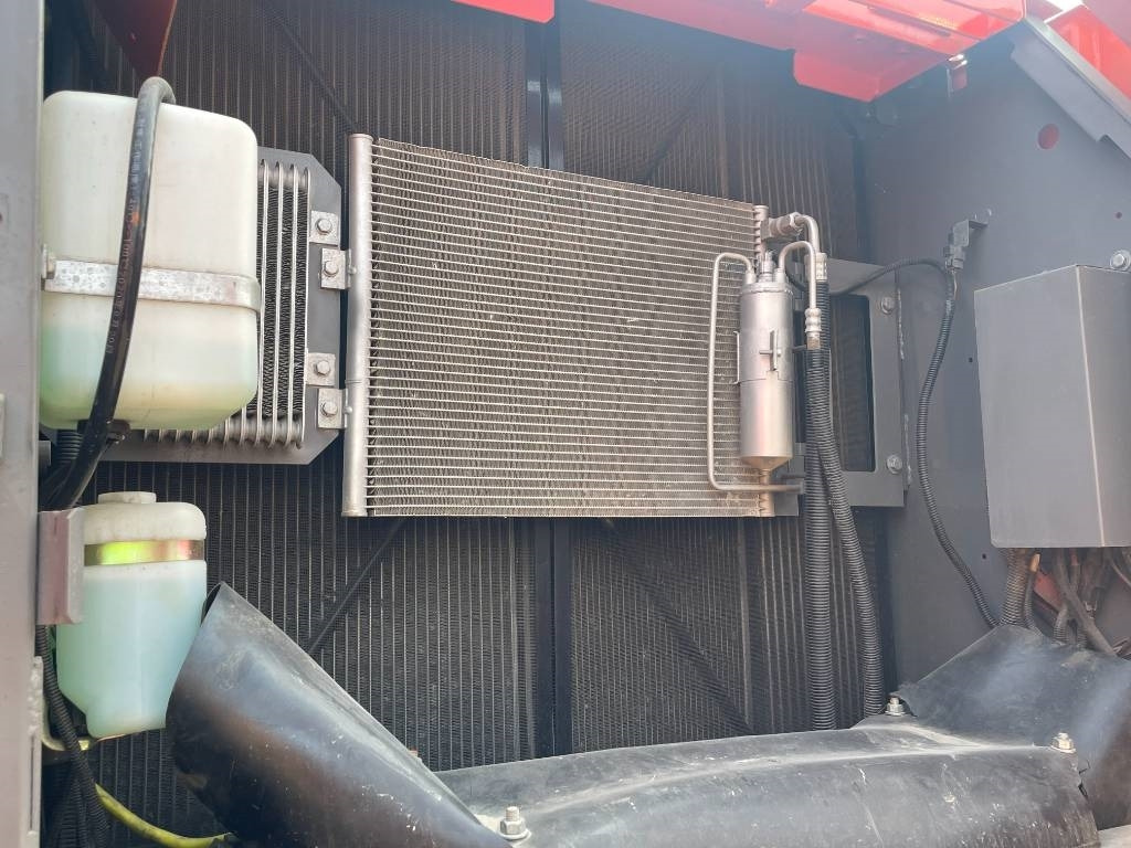 Hitachi ZX 210 - מחפר סורק: תמונה 3 Hitachi ZX 210 - מחפר סורק: תמונה 3