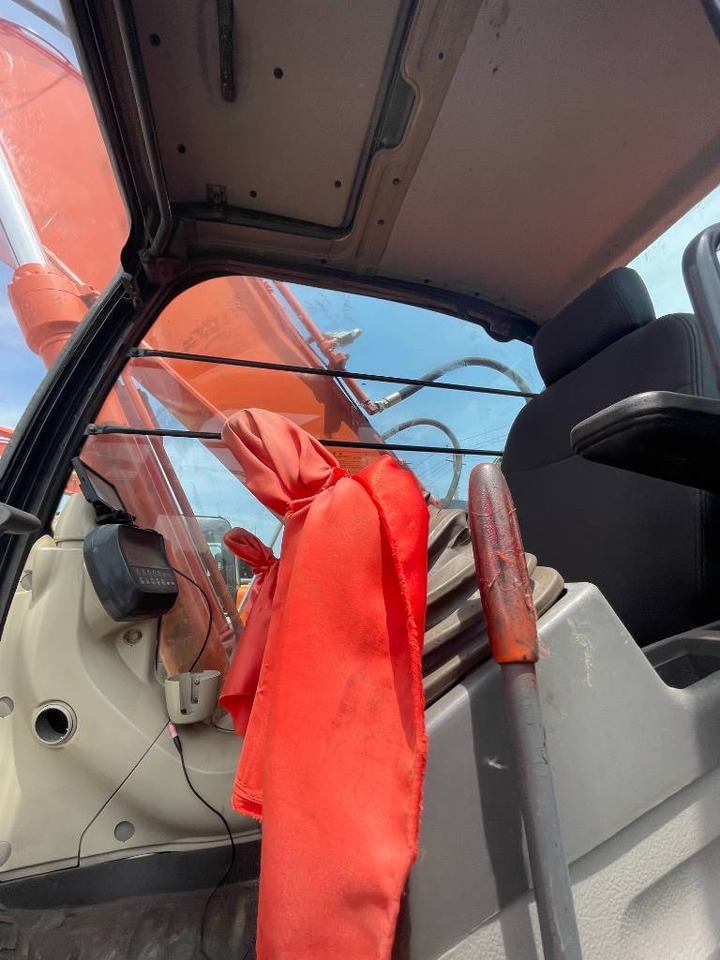 Hitachi ZX 240 - מחפר סורק: תמונה 2 Hitachi ZX 240 - מחפר סורק: תמונה 2