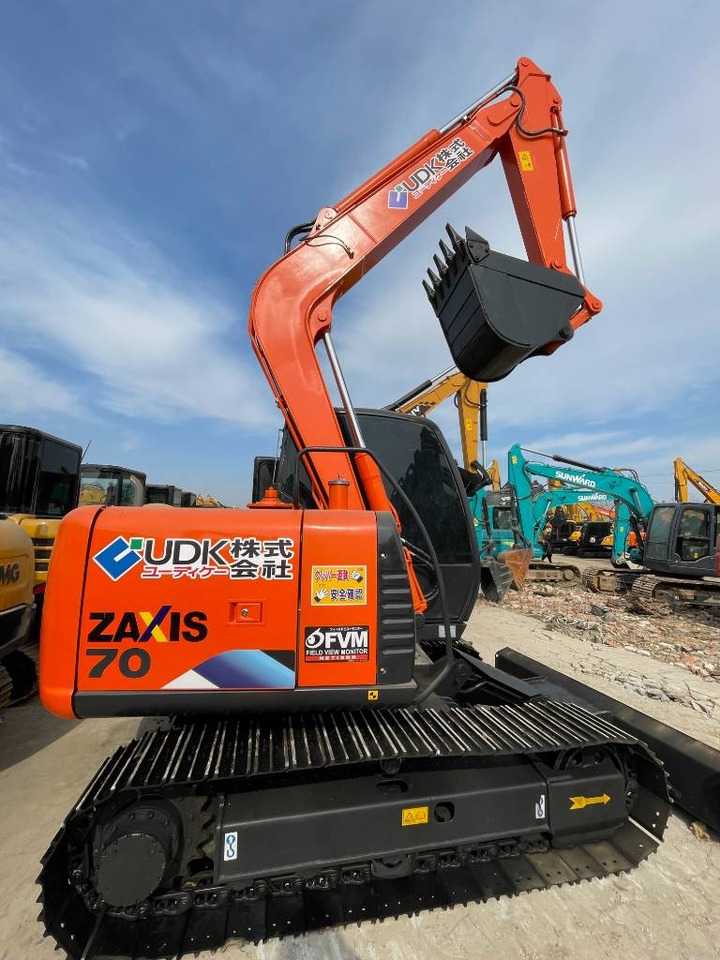 Hitachi ZX 70 - מיני מחפר: תמונה 1 Hitachi ZX 70 - מיני מחפר: תמונה 1