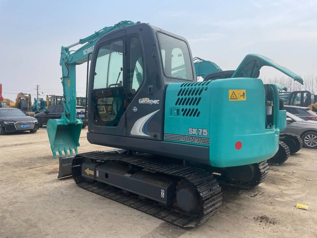 Kobelco SK 75 - מיני מחפר: תמונה 1 Kobelco SK 75 - מיני מחפר: תמונה 1