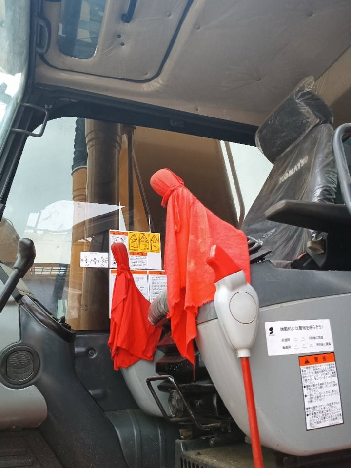 Komatsu PC 220-8 - מחפר סורק: תמונה 5 Komatsu PC 220-8 - מחפר סורק: תמונה 5