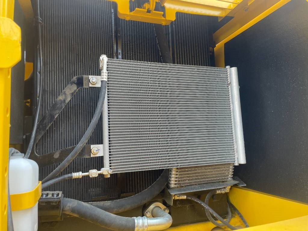 Komatsu PC 220 - מחפר סורק: תמונה 5 Komatsu PC 220 - מחפר סורק: תמונה 5